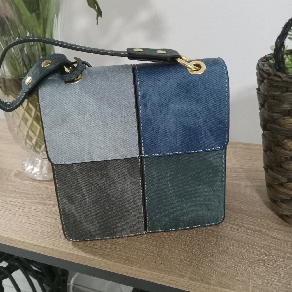 Purse - Picture 2 of 5